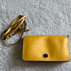 Vintage Mustard Coach crossbody bag